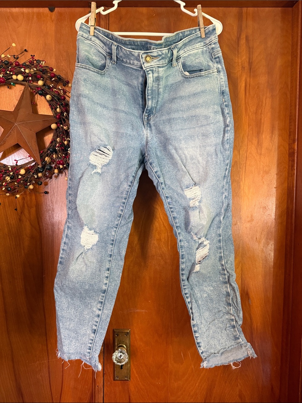 Light Wash Distressed Women’s Jeans high rise